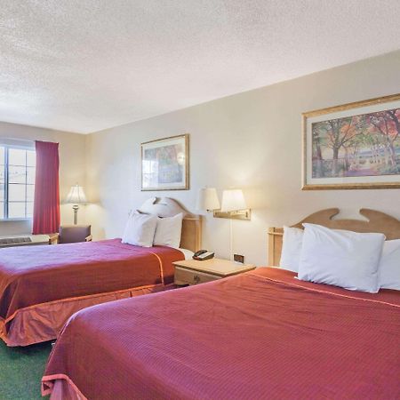 Howard Johnson By Wyndham Bakersfield Exterior foto